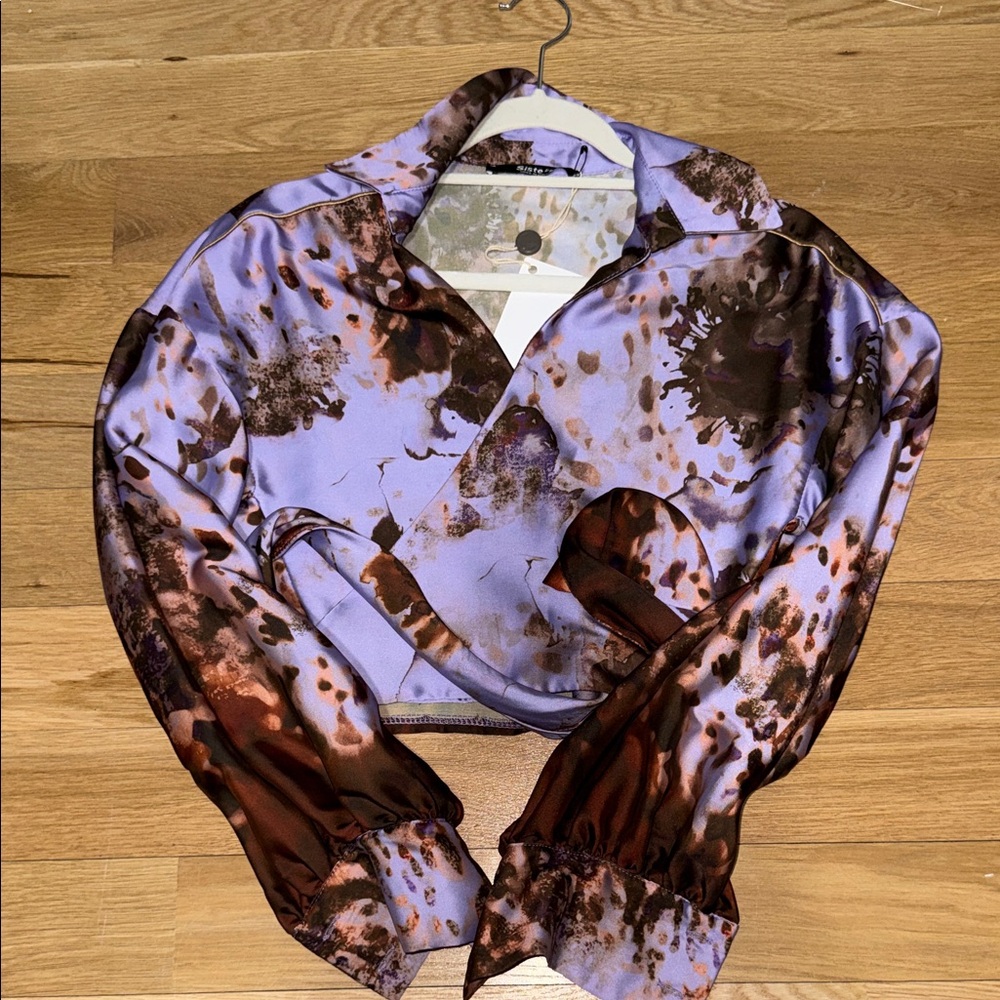 NWT XS Siste’s Italian Purple and Brown Crop Abstract Blouse